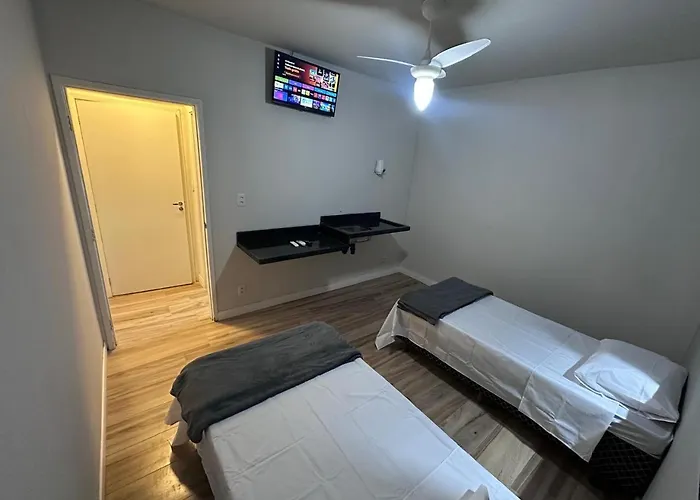 Suítes Modernas com Ar-Condicionado e Estacionamento